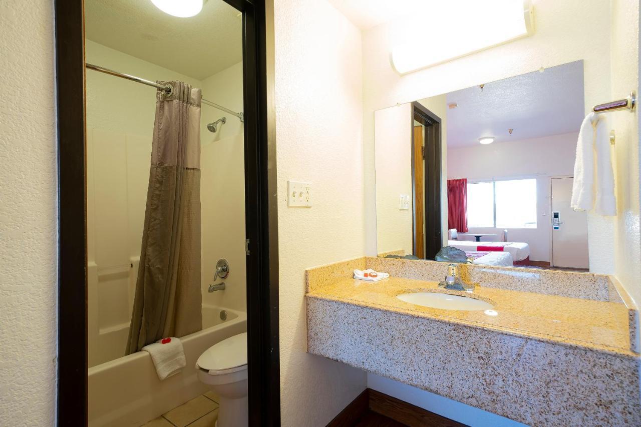 Americas Best Value Inn & Suites Humble Esterno foto